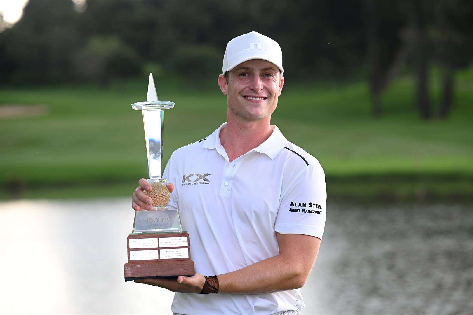 Skot Calum Hill tem Houghton-baan met ’n 62 en wen Jozi-titel