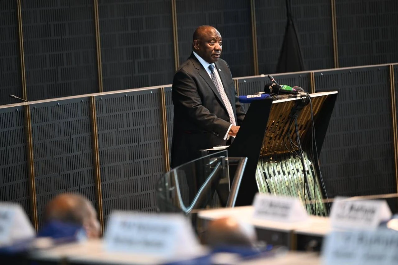 Ramaphosa wil ‘vuil en flenters’ Goudstad regruk