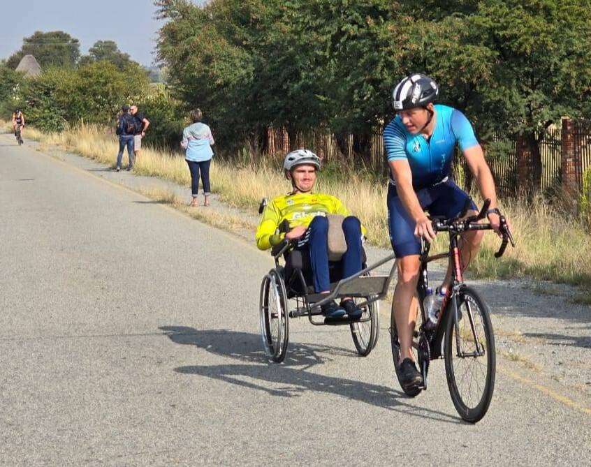 Kwadrupleeg en boesemvriend gereed om Ysterman te pak