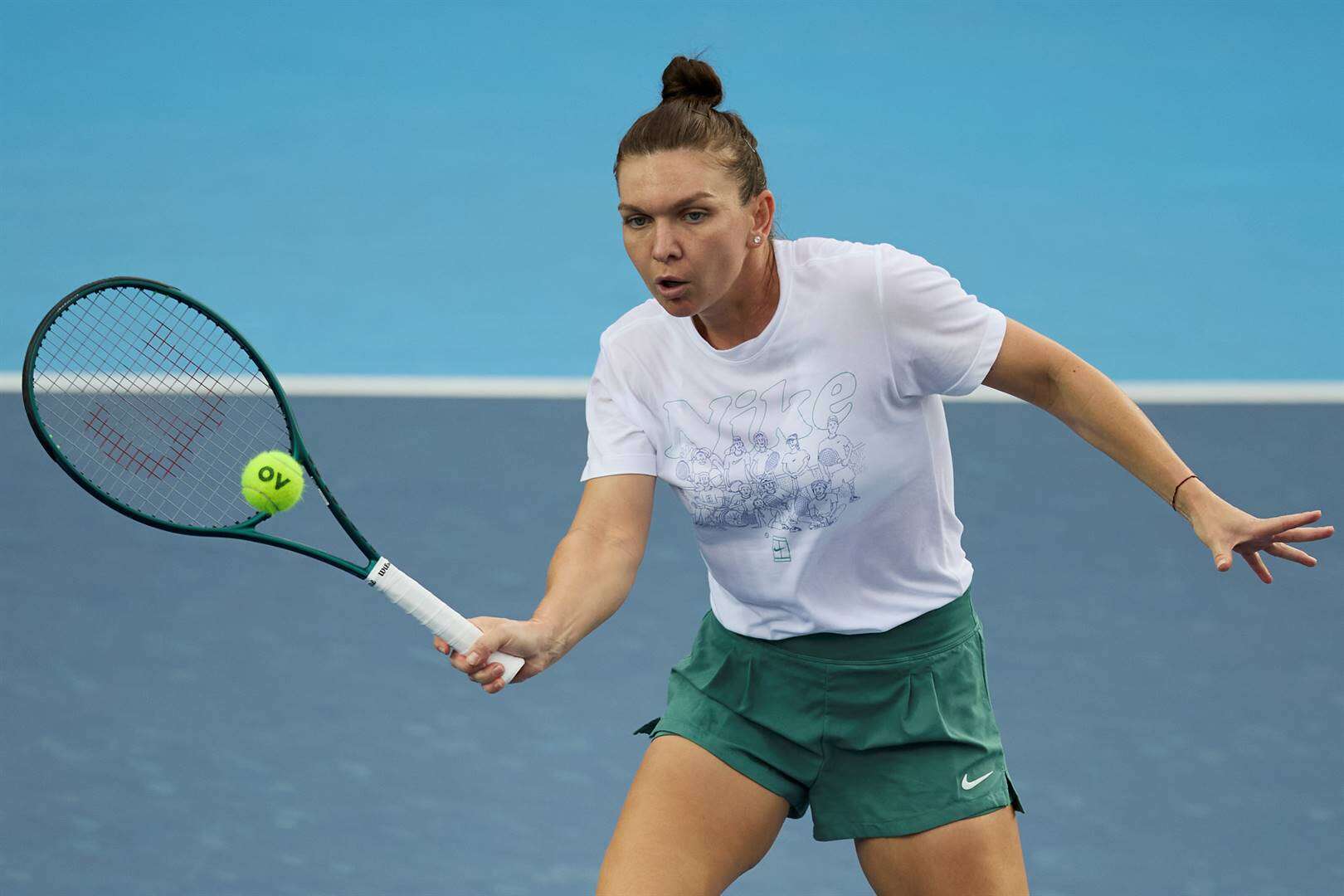 Halep se oë rek oor Swiatek se ligte straf vir opkikker-oortreding