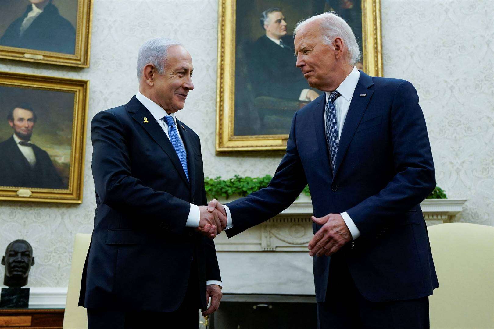 Biden, Netanyahu bespreek moontlike vergelding ná Iran-aanval