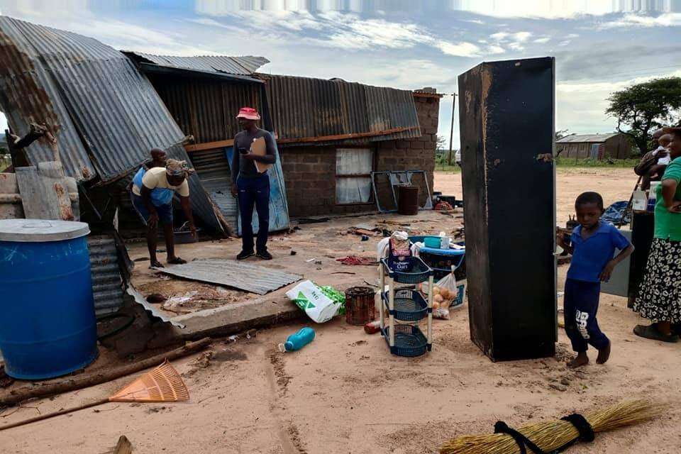 Erge windstorm ruk dakke af, waai huise om in dorpie naby Mokopane