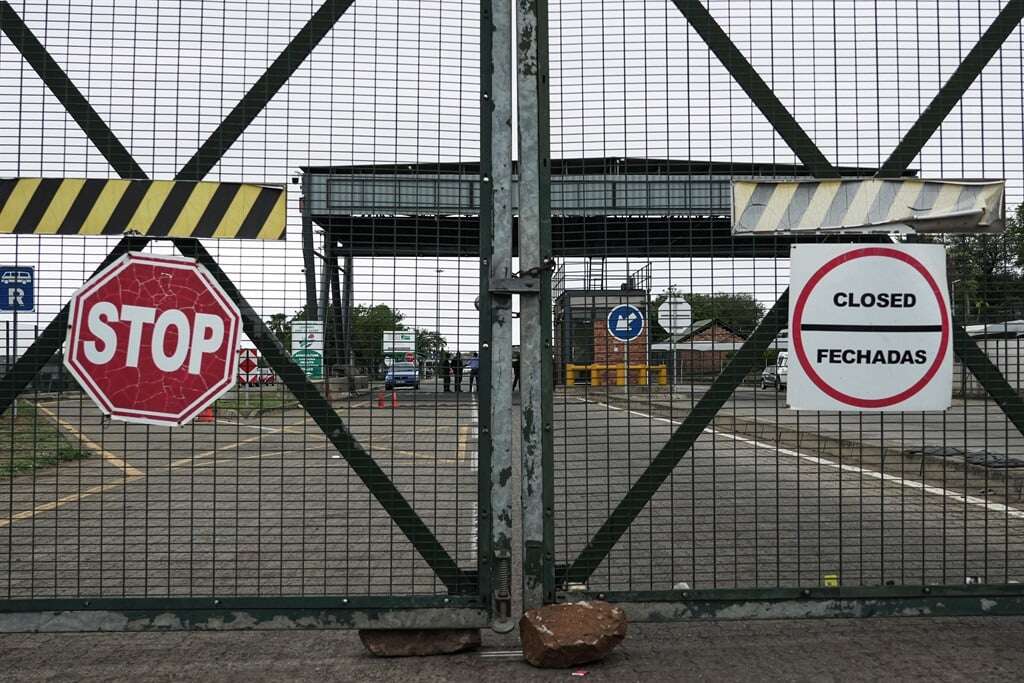 SA shuts Mozambique border crossing again