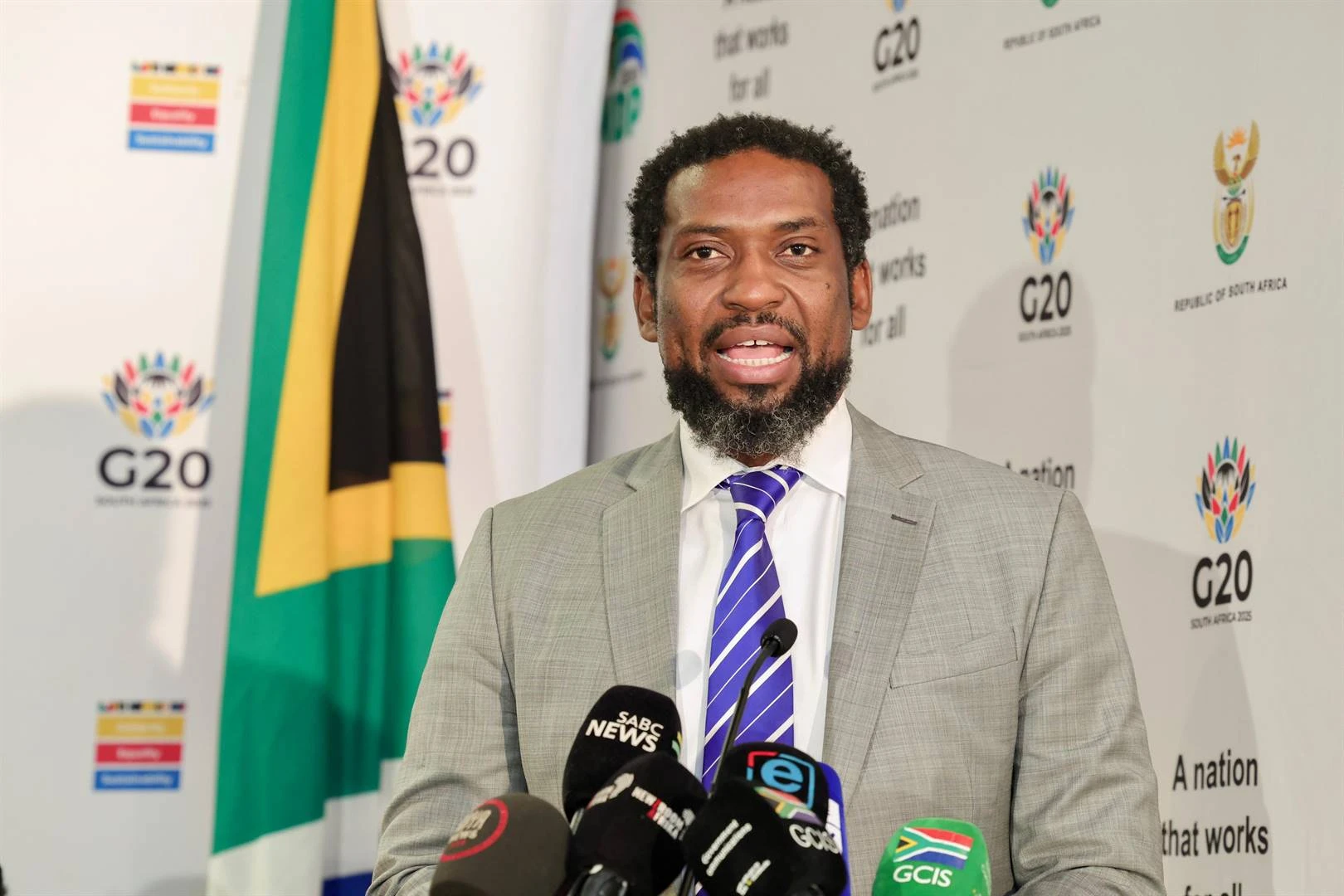 Manamela wil naskoolse sektor regruk, publiek se vertroue herstel