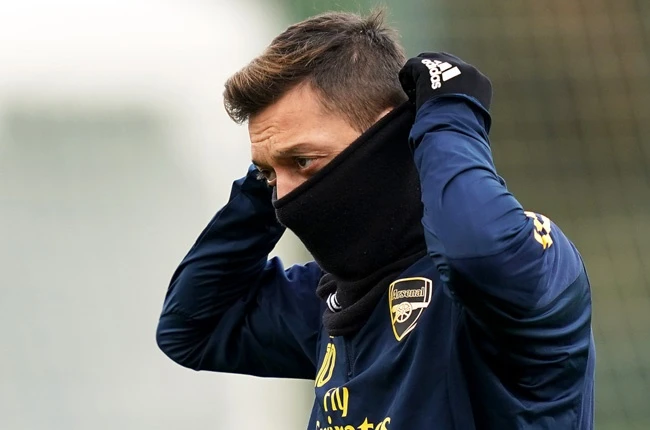 Ozil omitted from Arsenal's Premier League squad
