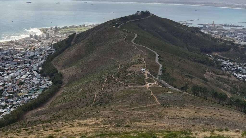 Hikers, runners call for better security on Signal Hill after spate of muggings