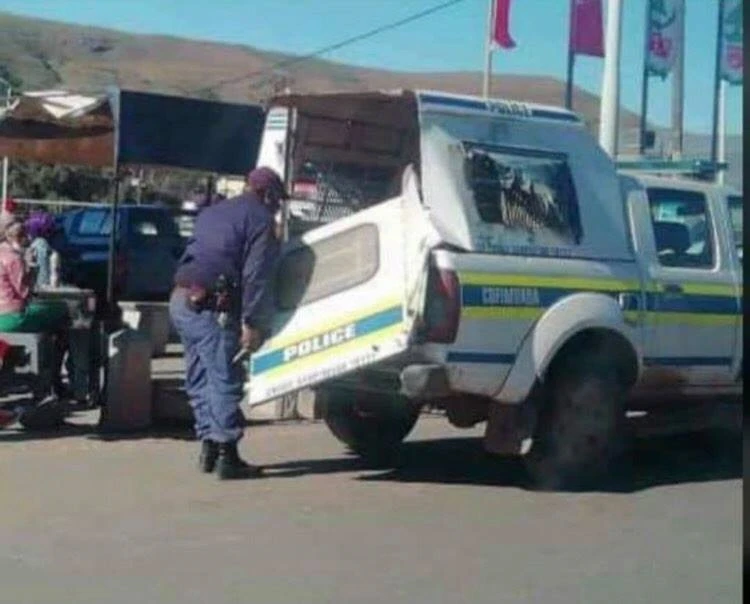 WATCH | Eastern Cape police van with broken rear door raises eyebrows