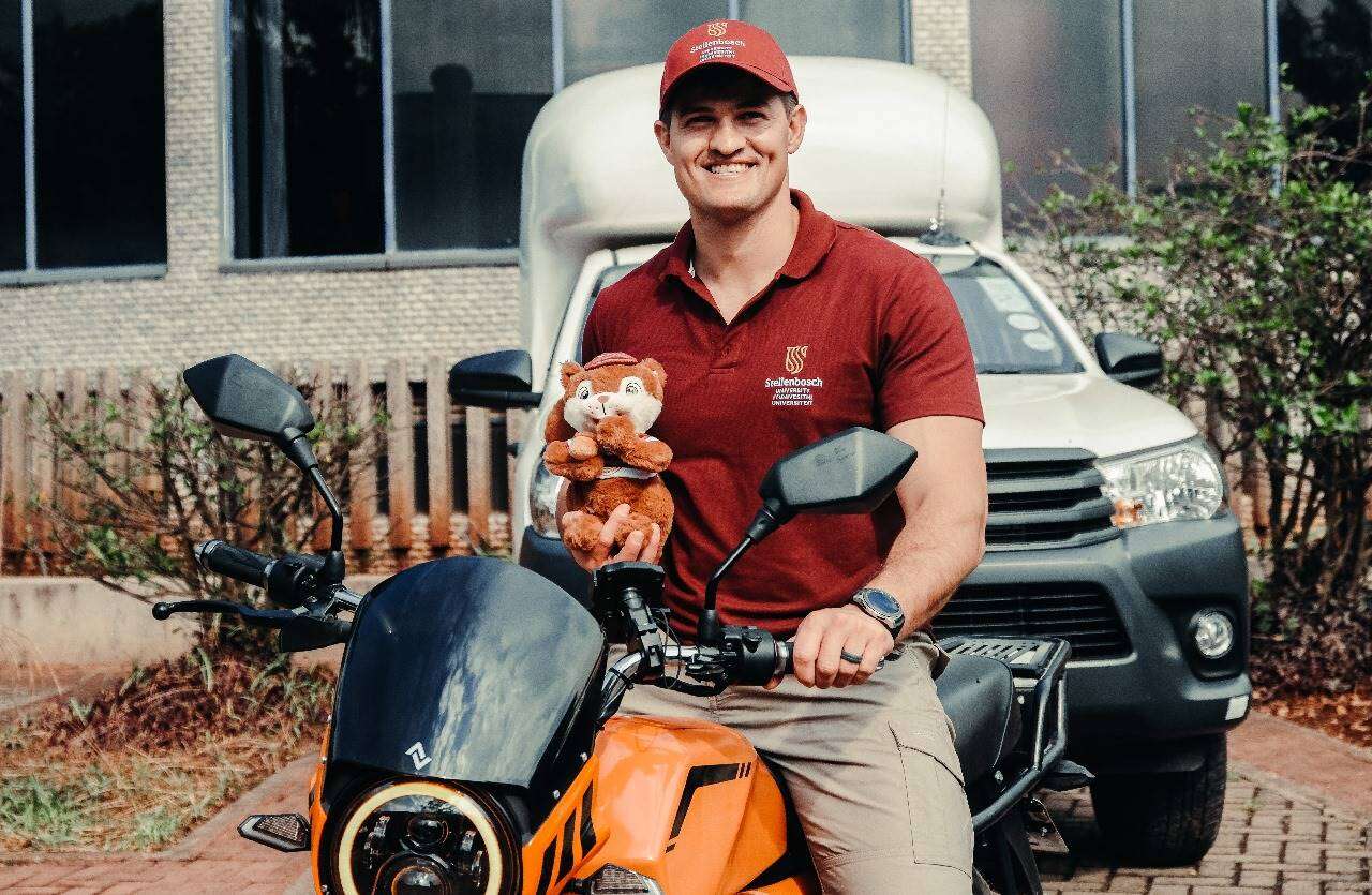 ‘Sonkrag’-motorfiets ry brul-brul deur Afrika