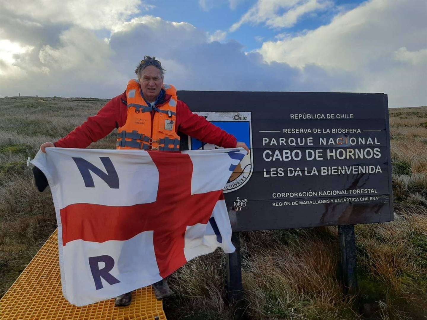 NSRI Struisbaai se vlag terug van Kaap Hoorn