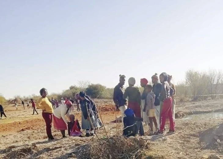 14-jarige van Kimberley verdrink in sloot wat glo vir riolering gegrawe is