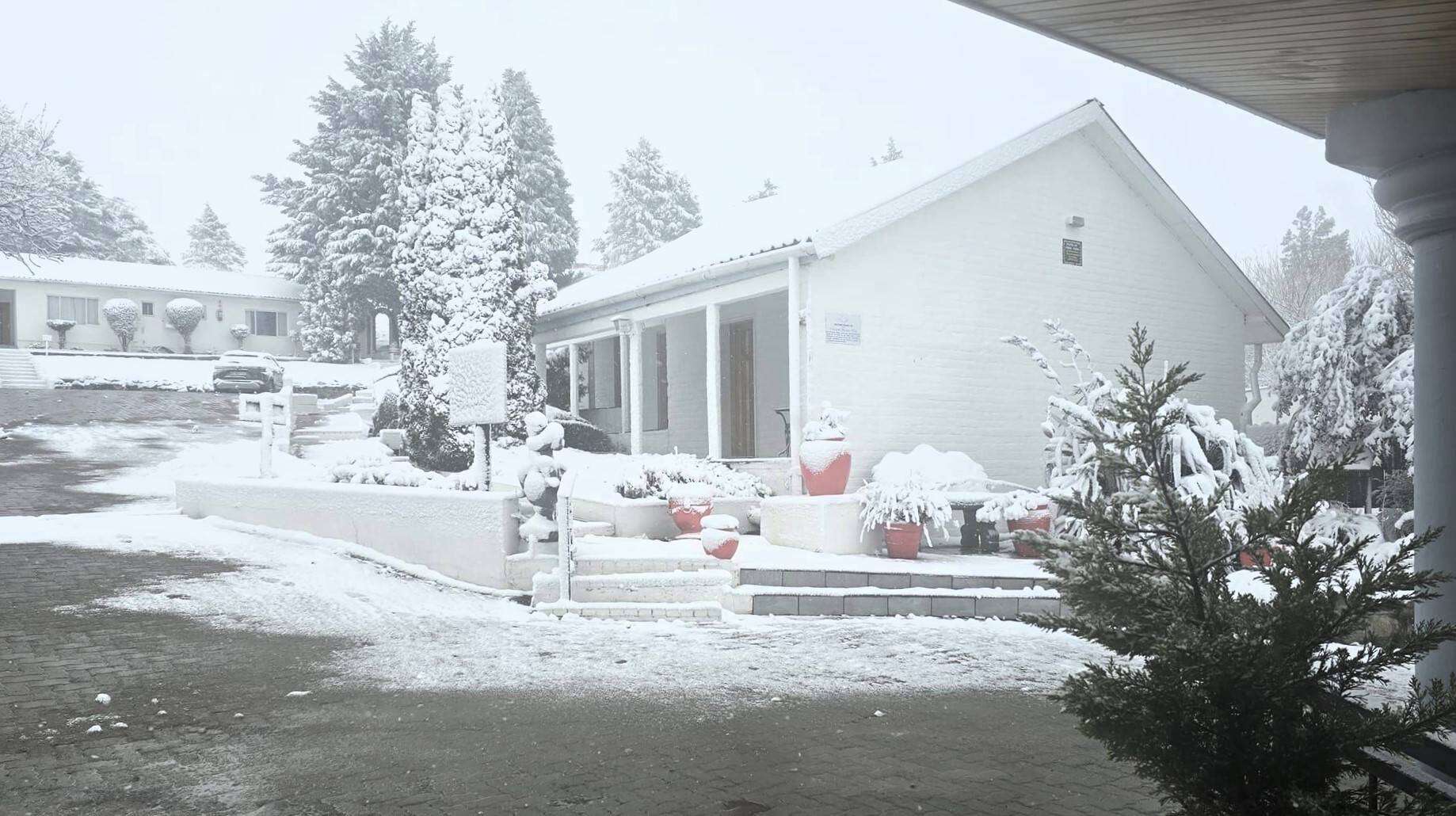 Winter het dele van Oos- en Wes-Kaap nog stewig in sy greep