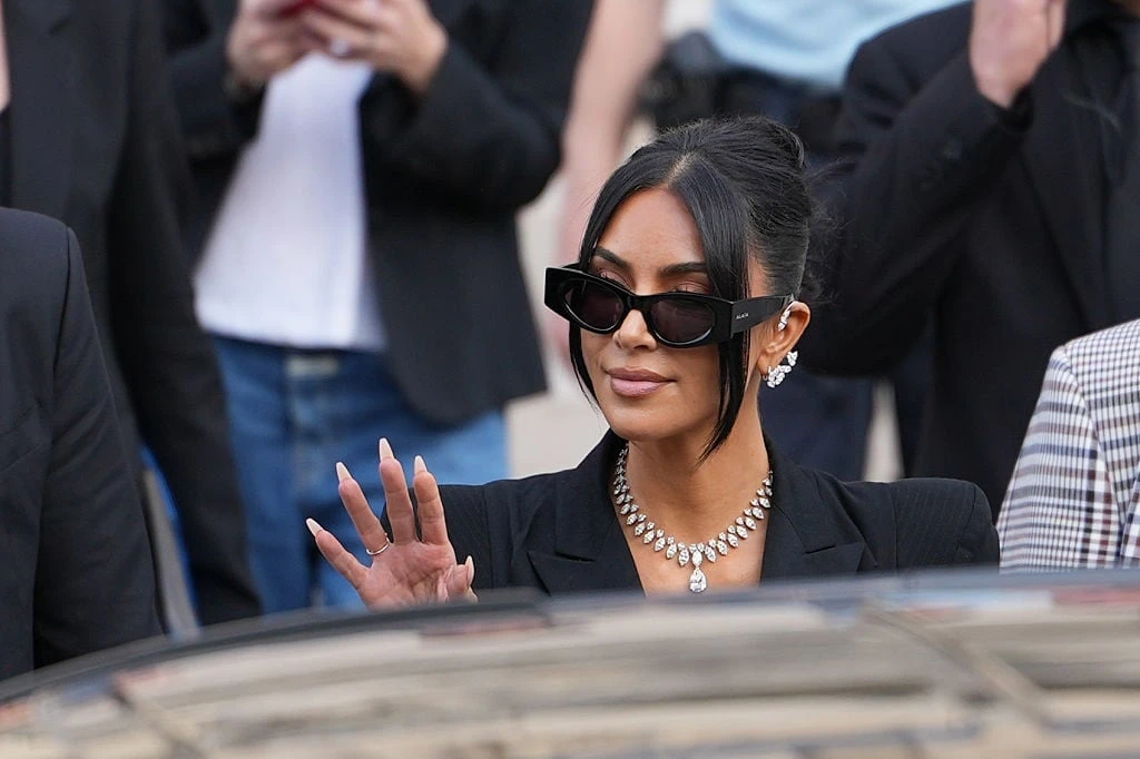 Trane, trauma, vergifnis en miljoene diamante in Parys: Kim Kardashian vergewe rower