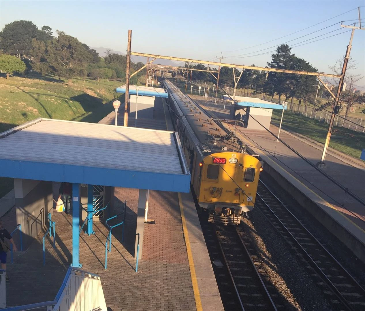 Minister wag nog op verslag oor ‘ongerymdhede’ by Prasa