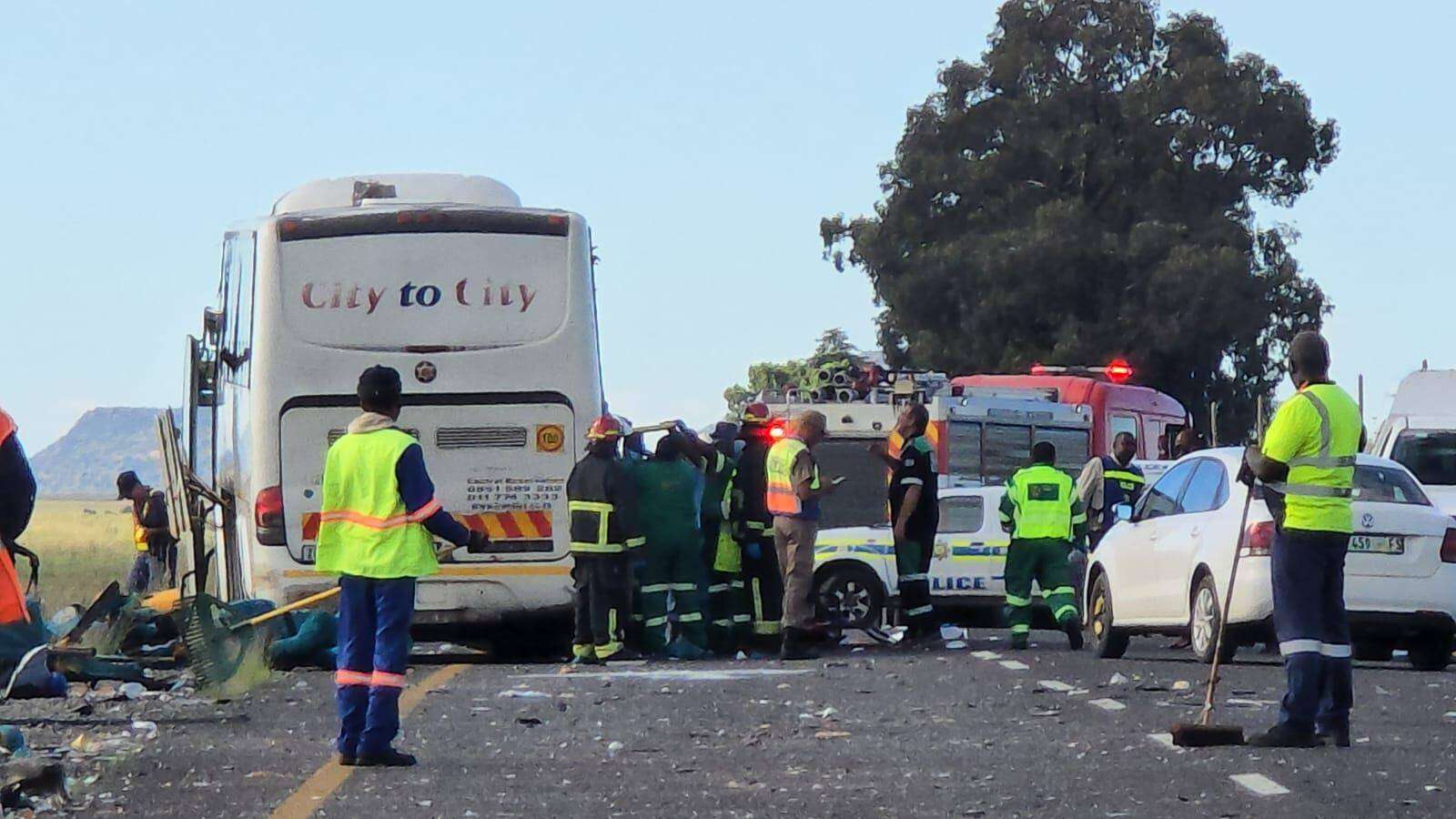 ‘Rook en gille’ toe busongeluk 10 passasiers in Vrystaat eis