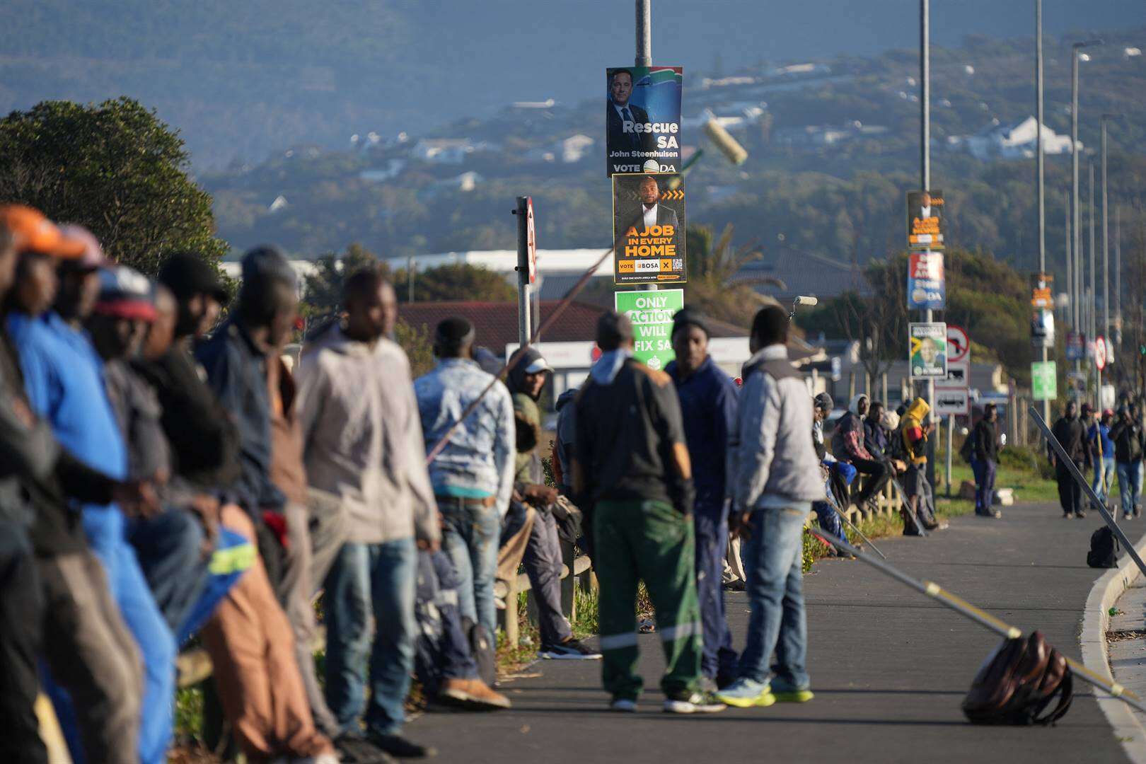 Laer werkloosheid onder wit mense dalk aanduiding van emigrasie