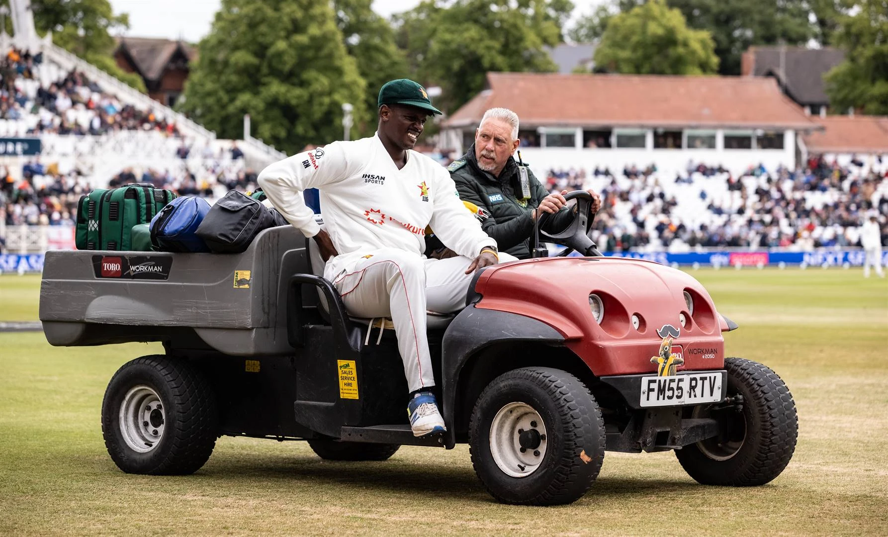 Vaughan, Olonga steun plaasvervangers in toetskrieket