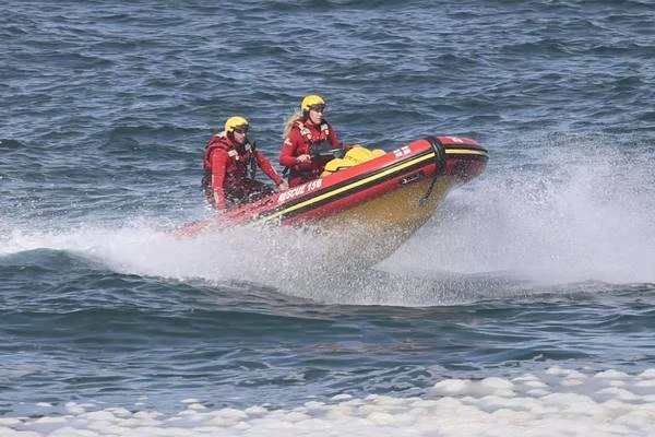 Vrystater snel meisies te hulp wat by Diaz-strand in moeilikheid beland