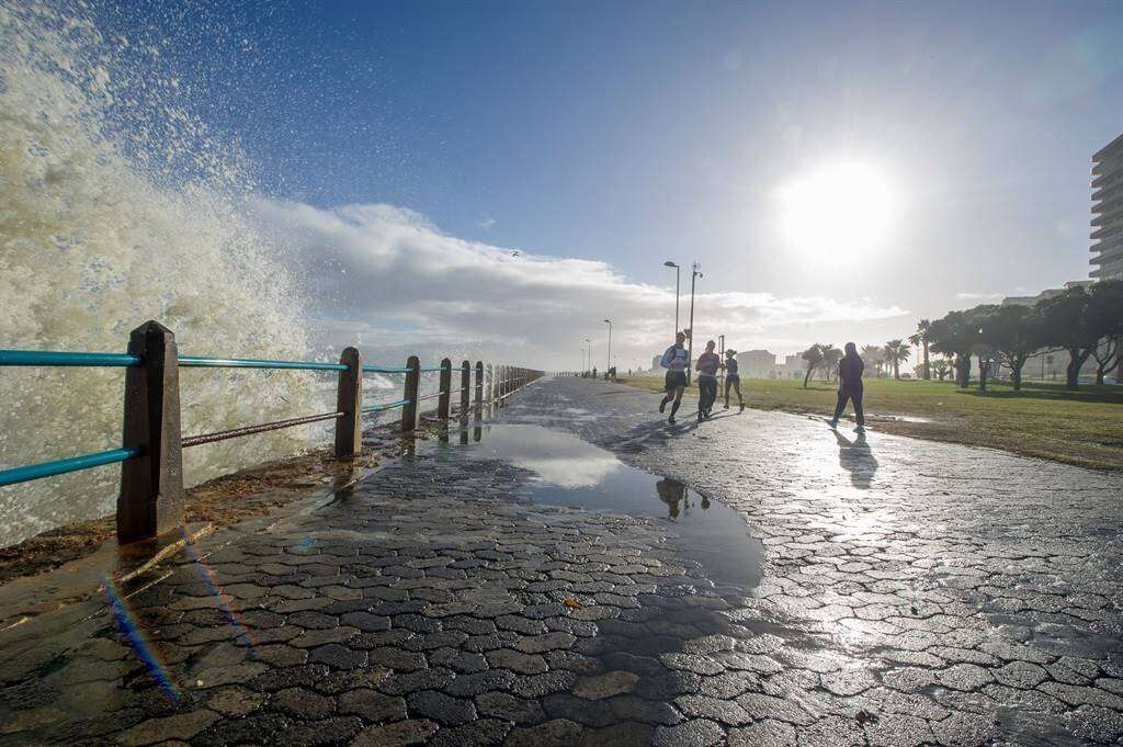 Warm weer Maandag vir Wes- en Oos-Kaap voorspel