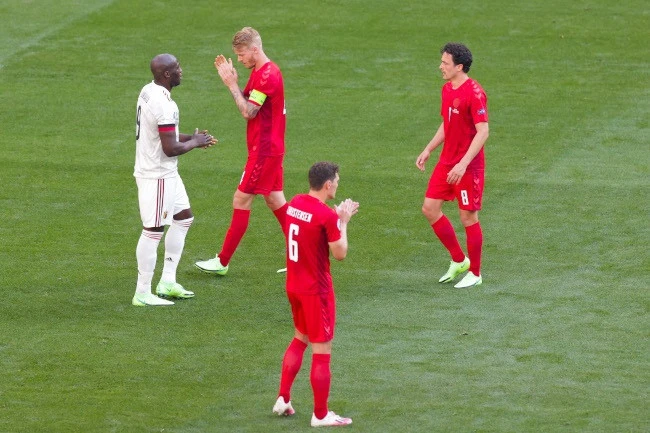 Denmark and Belgium halt Euro 2020 game to applaud Eriksen