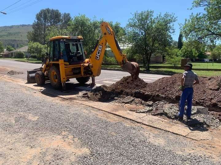 Eastern Cape premier admits Komani residents 'are in trouble' as constant power cuts cripple town