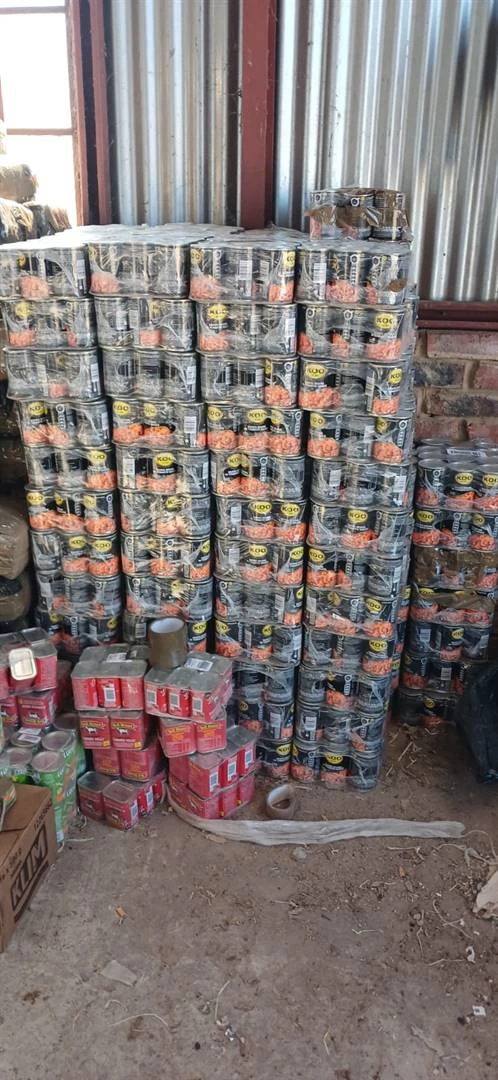Voorraad vir zamas glo verpak op plaas tussen Ventersdorp en Klerksdorp