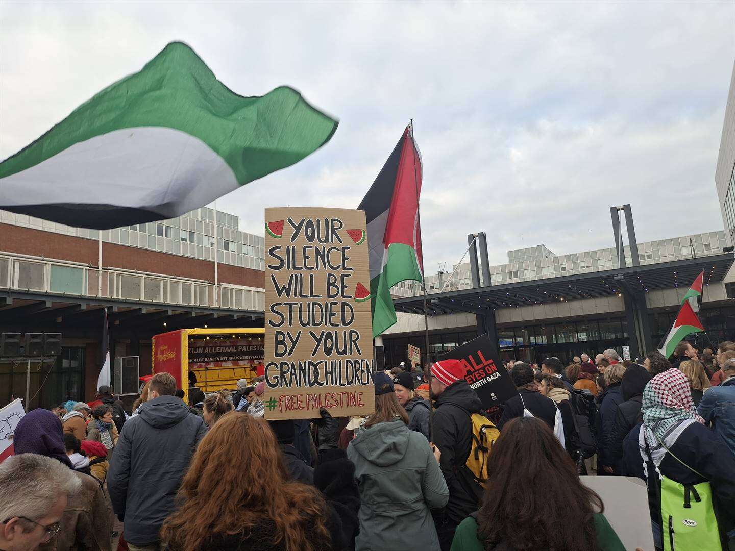 Nederlanders betoog in Amsterdam in solidariteit met Palestyne