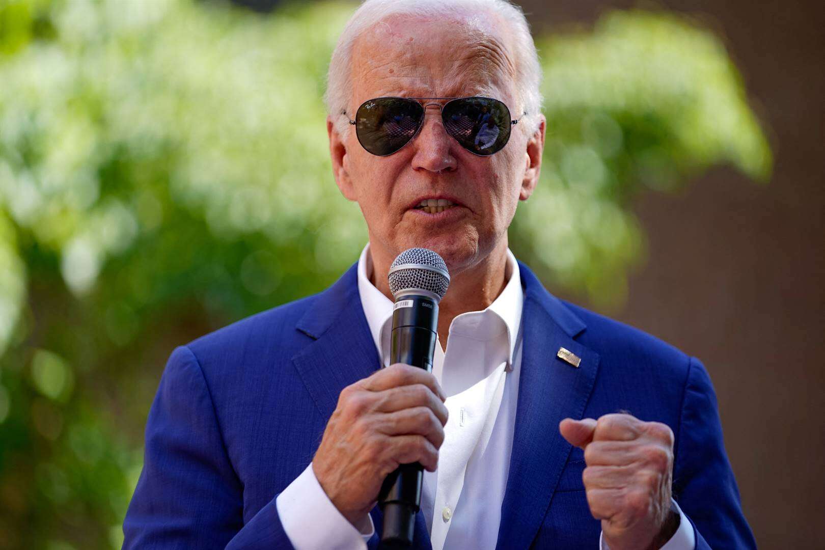 Biden hou voet by stuk, maar rebellie dreig onder Demokrate