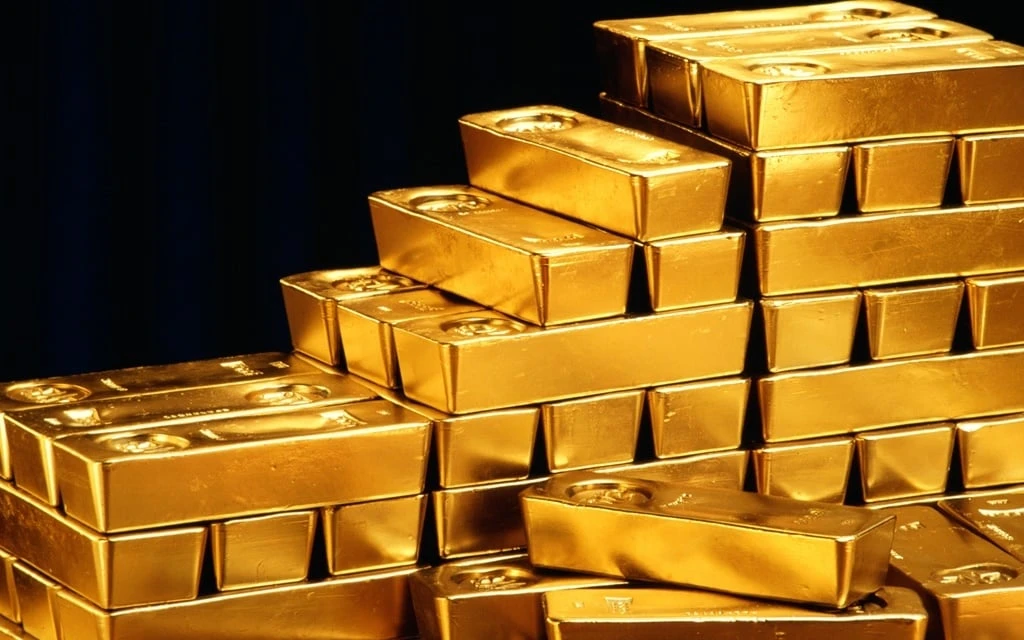 Gold heads for first weekly drop in three as investors weigh outlook for fresh US stimulus
