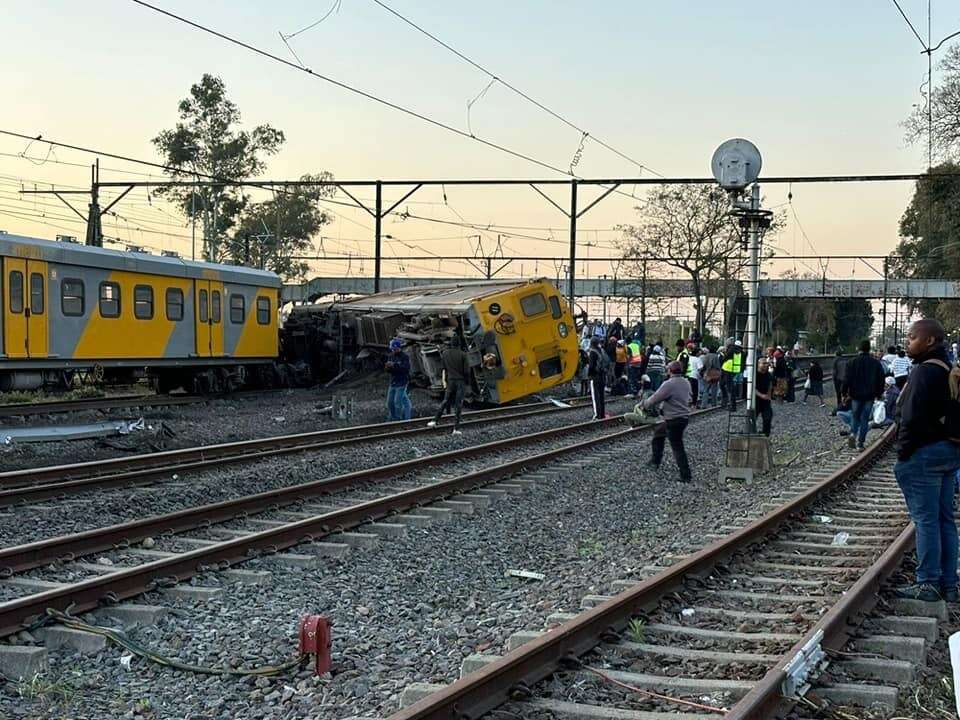 25 injured as Western Cape train derails