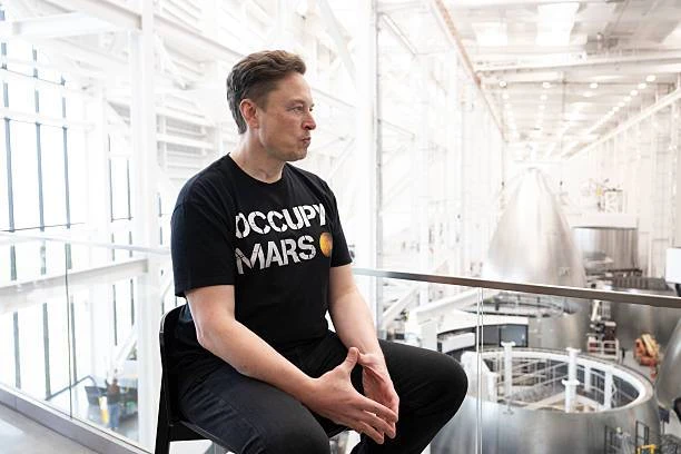 Elon Musk se Grok-kletsbot vol lof vir Hitler, beledig politici