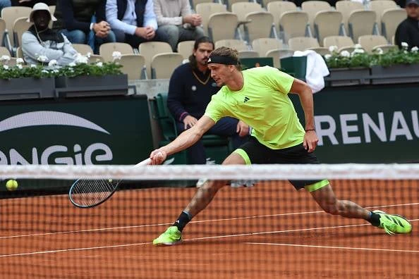 Ek is nie Djoko of Rafa nie, erken Zverev ná hy 2de ronde in Parys haal
