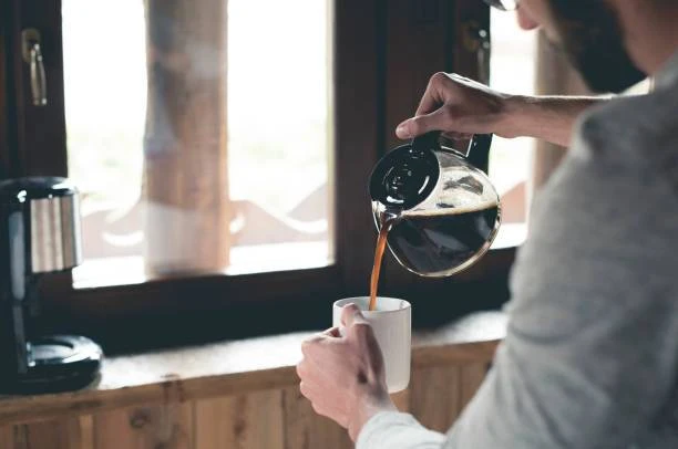 Jy gaan nie joernalis weg van sy koffie hou – Britse peiling