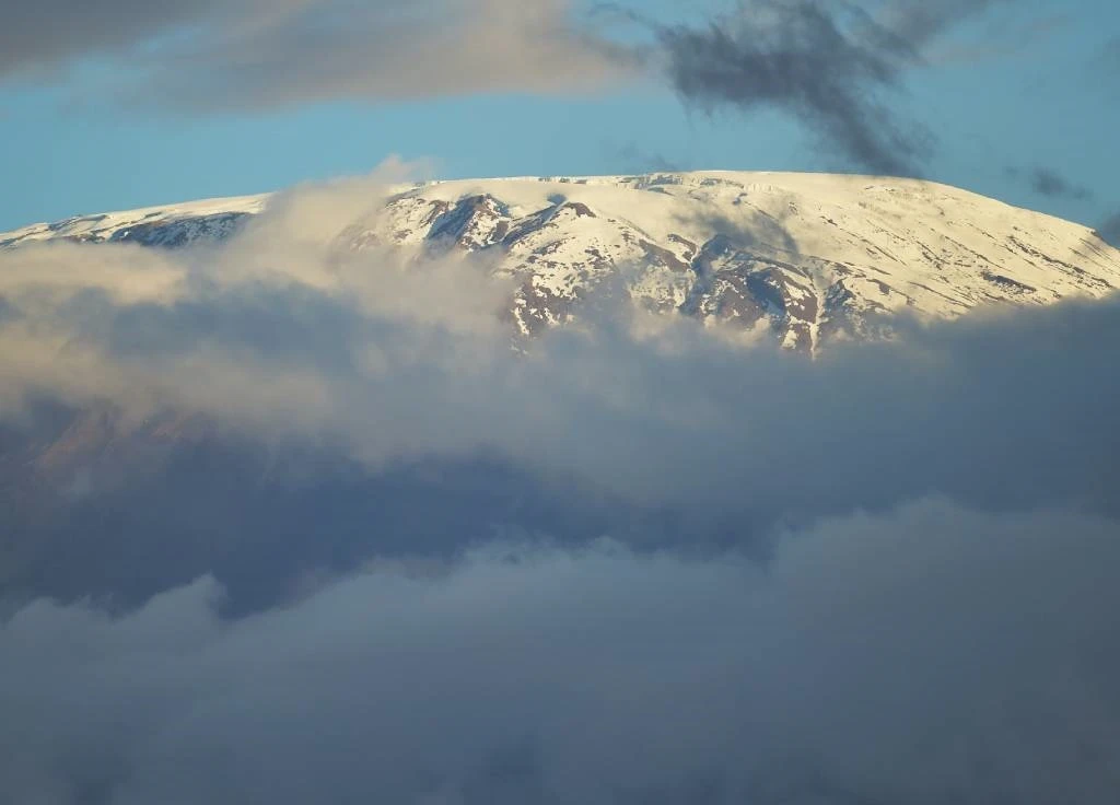 Tanzania says Kilimanjaro blaze contained