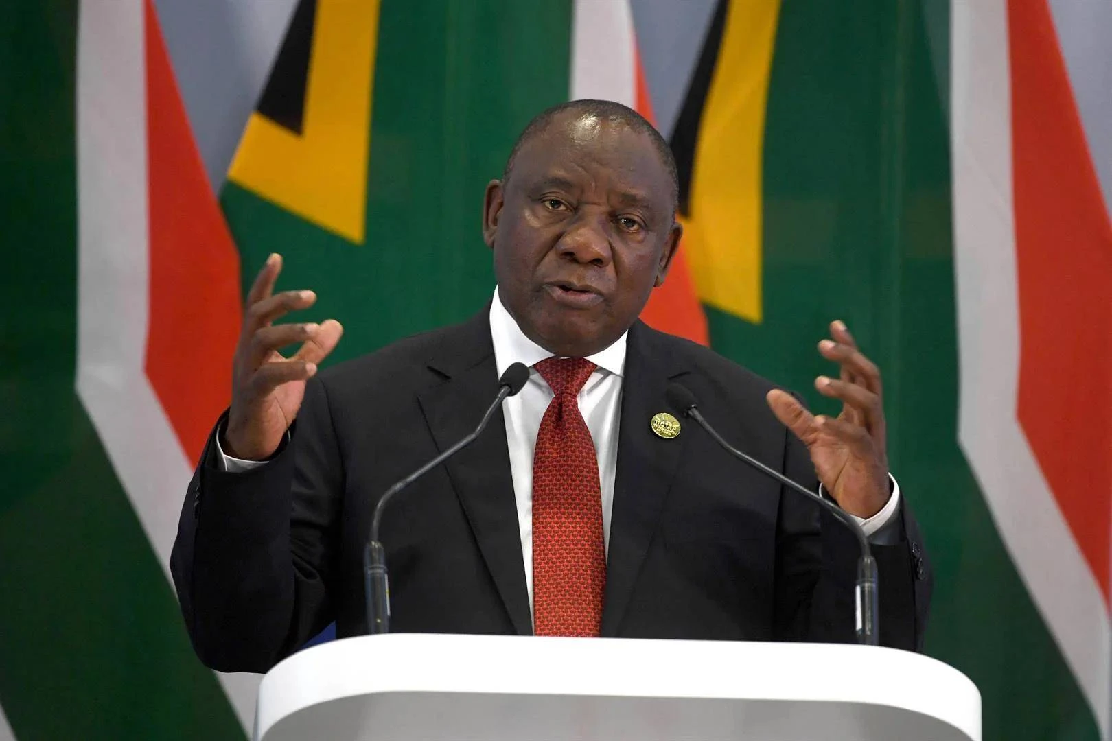Polisie-krisis: Ramaphosa se bedanking geëis