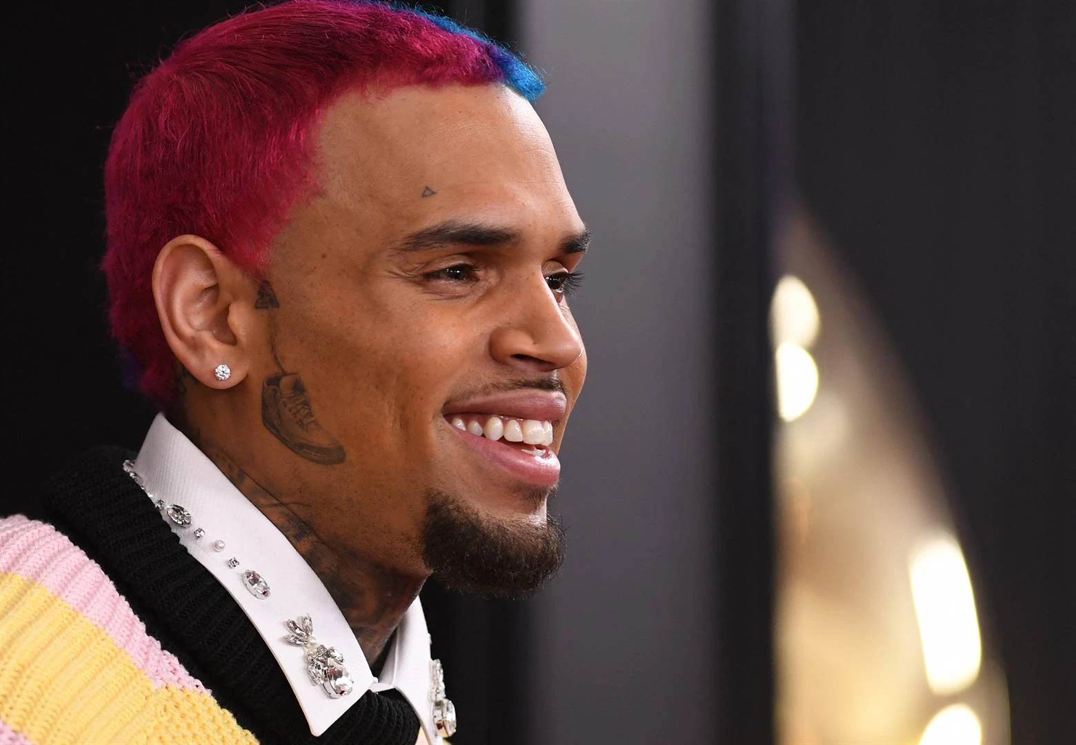 R&B-sanger Chris Brown bly in aanhouding oor aanrandingsaak