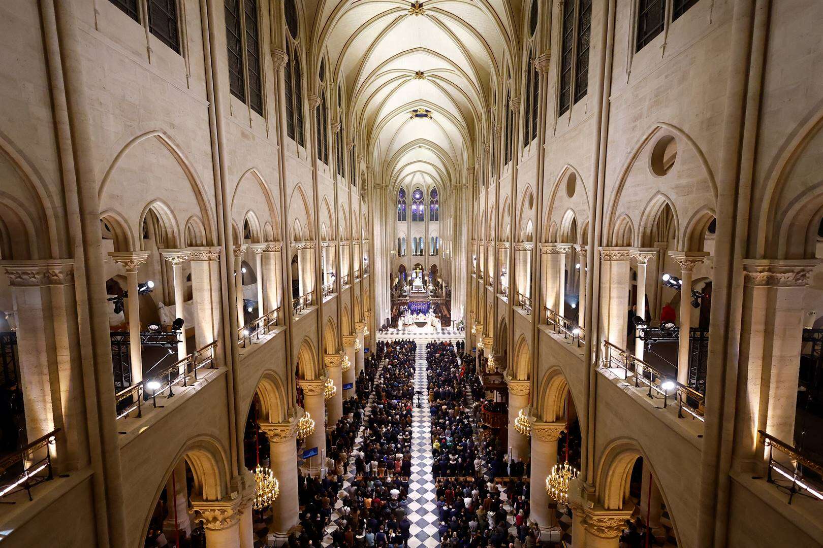 Wilhelm Jordaan: Daar sit sewe Protestante in Notre Dame