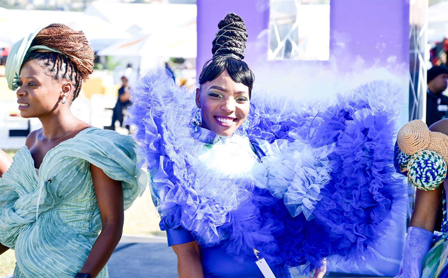 FOTO’S | Modebewustes pronk weer in kleurryke vere by Durban July