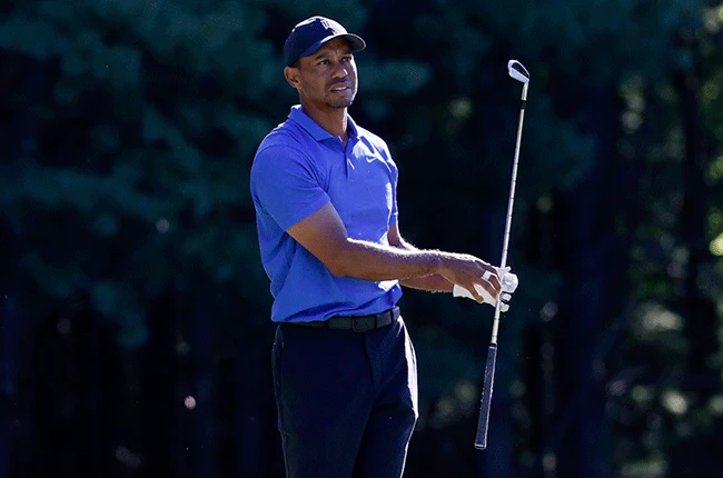 Woods finds little reward from long day at Masters