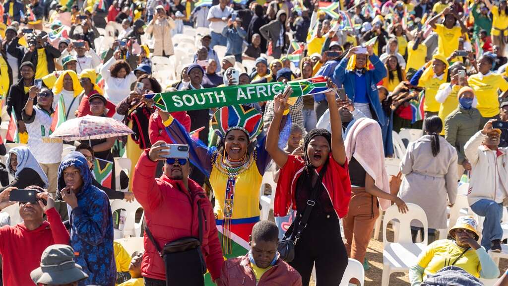 South Africans celebrate as Ramaphosa takes presidential oath at vibrant Union Building gathering