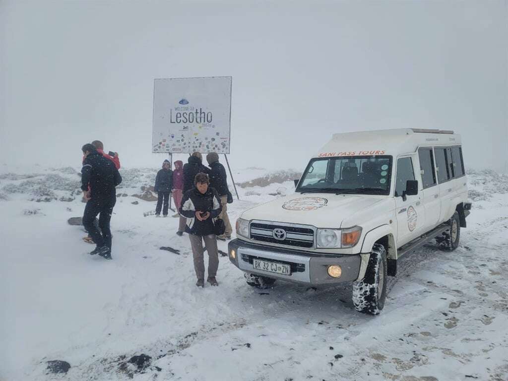 SEE | Light snowfall blankets Sani Pass in KZN