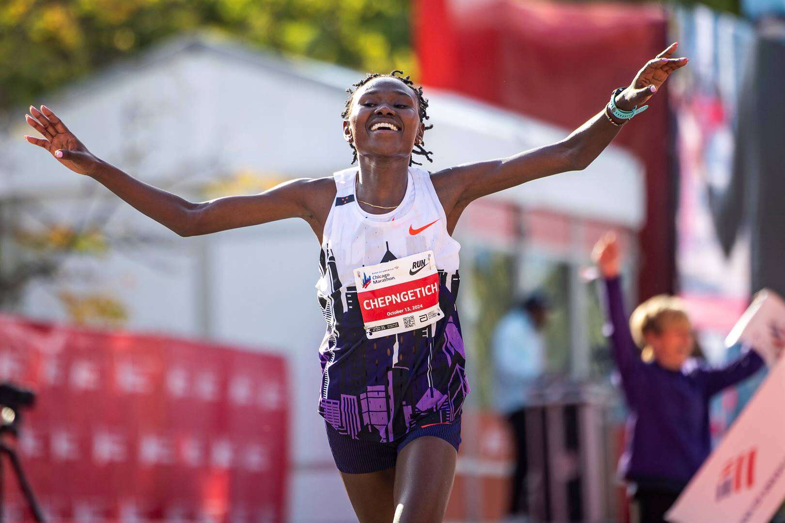 Keniaan draf vroue se marathon-wêreldrekord in Chicago kaf