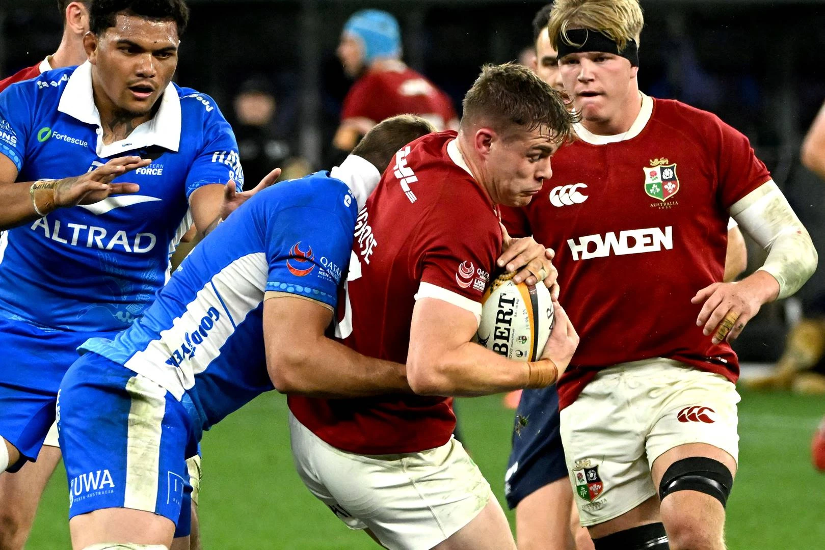 Britse en Ierse Leeus vernietig Western Force