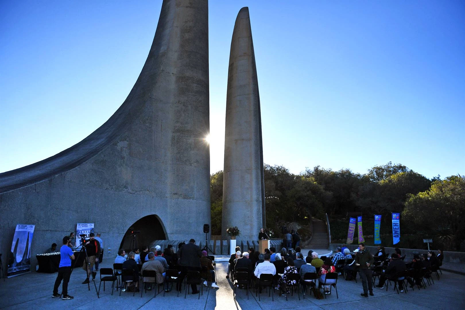 Afrikaans is Amptelik 100, ‘maar kyk ook na die volgende eeu’