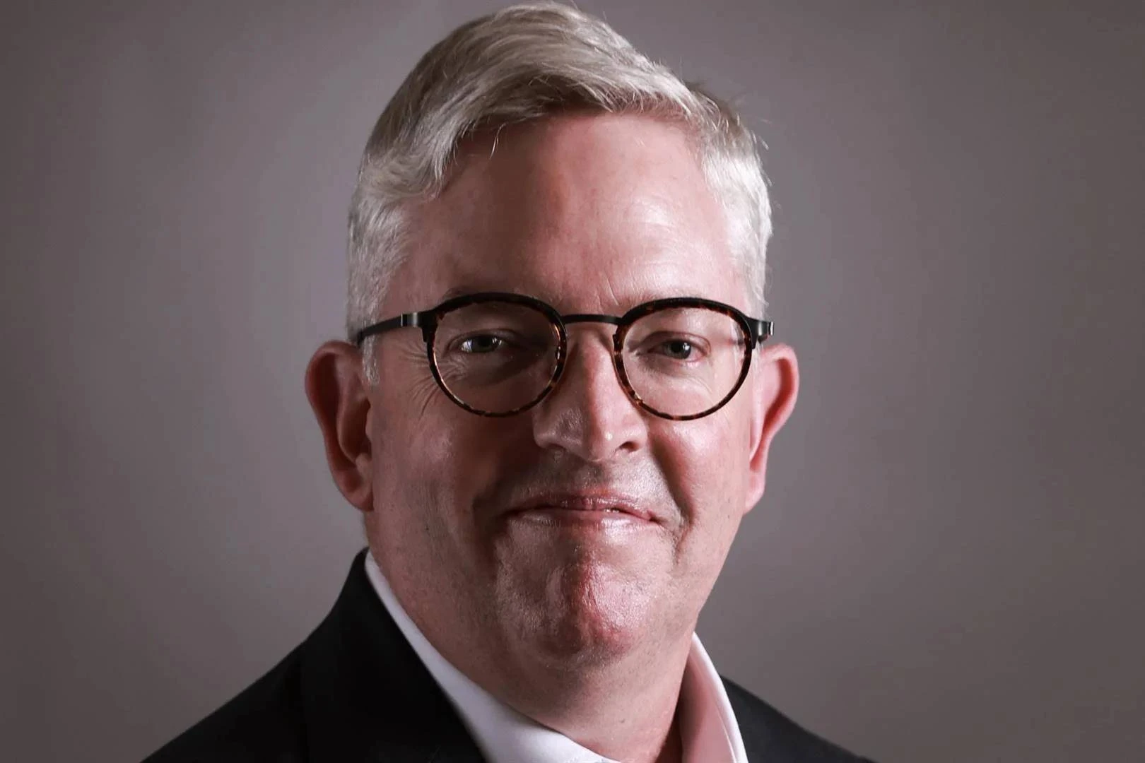Bankbaas met R119 m. vergoed na Nedbank hom by Absa steel