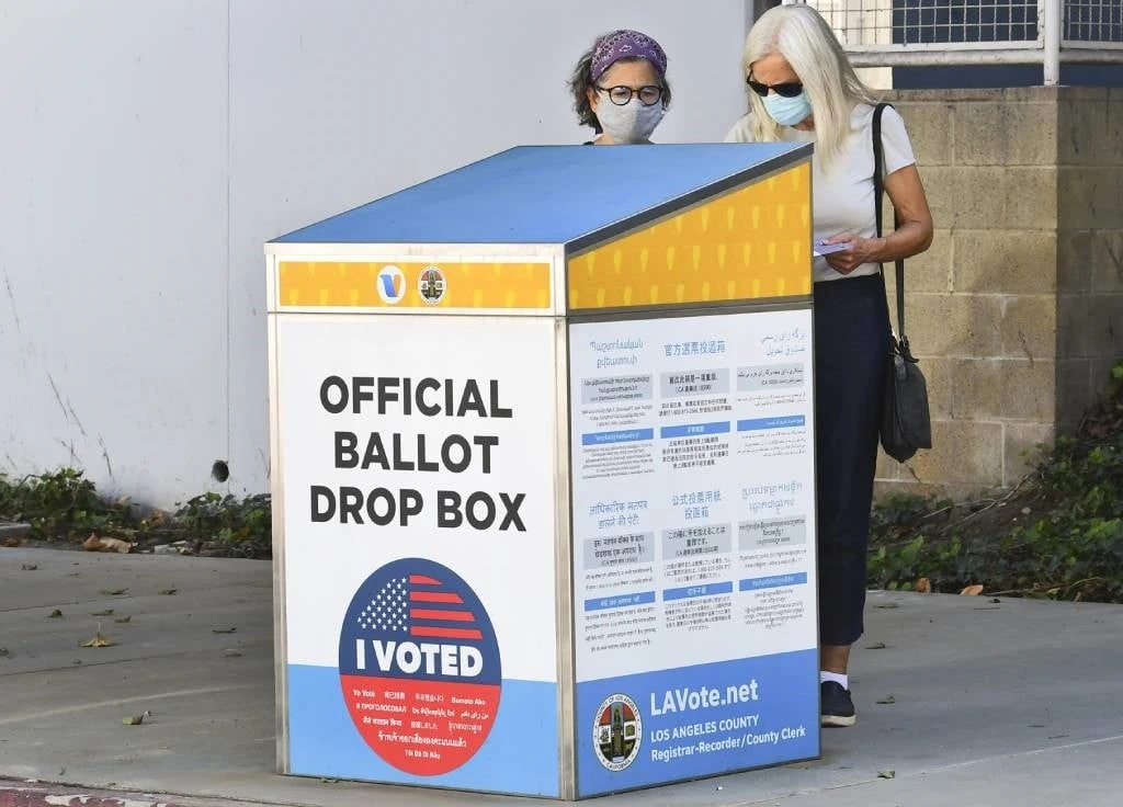 Early US voting surpasses 2016 pre-election numbers, 9 days before election