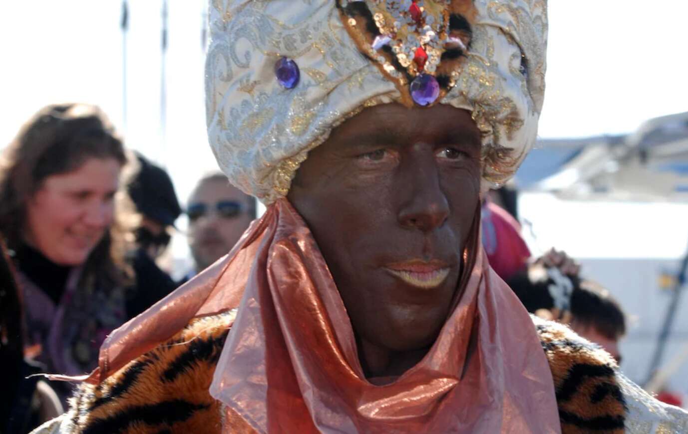 United se tussentydse breier Van Nistelrooy verwyder ‘blackface’-foto’s