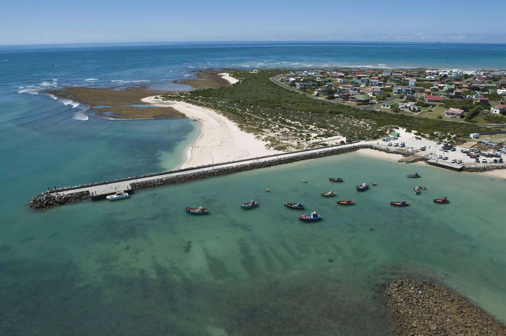 ‘Struisbaai-sleephelling g’n met skadelike chemikalieë skoongemaak’