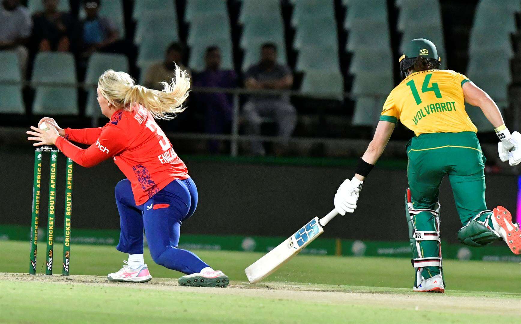 Proteas kanonvoer teen Engelse in Benoni