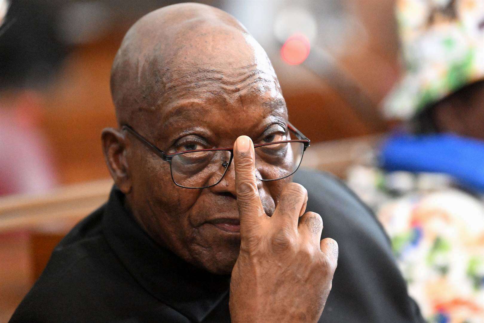 Zuma soek redes vir besluit dat Downer sy aanklaer kan bly