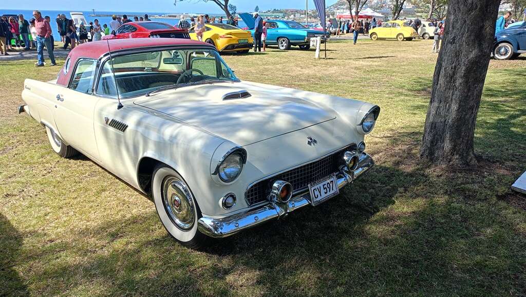 Farus Beta, a 'Queen Mary' Ferrari and other fine classics at the Santos Beach Auto Extremo car show